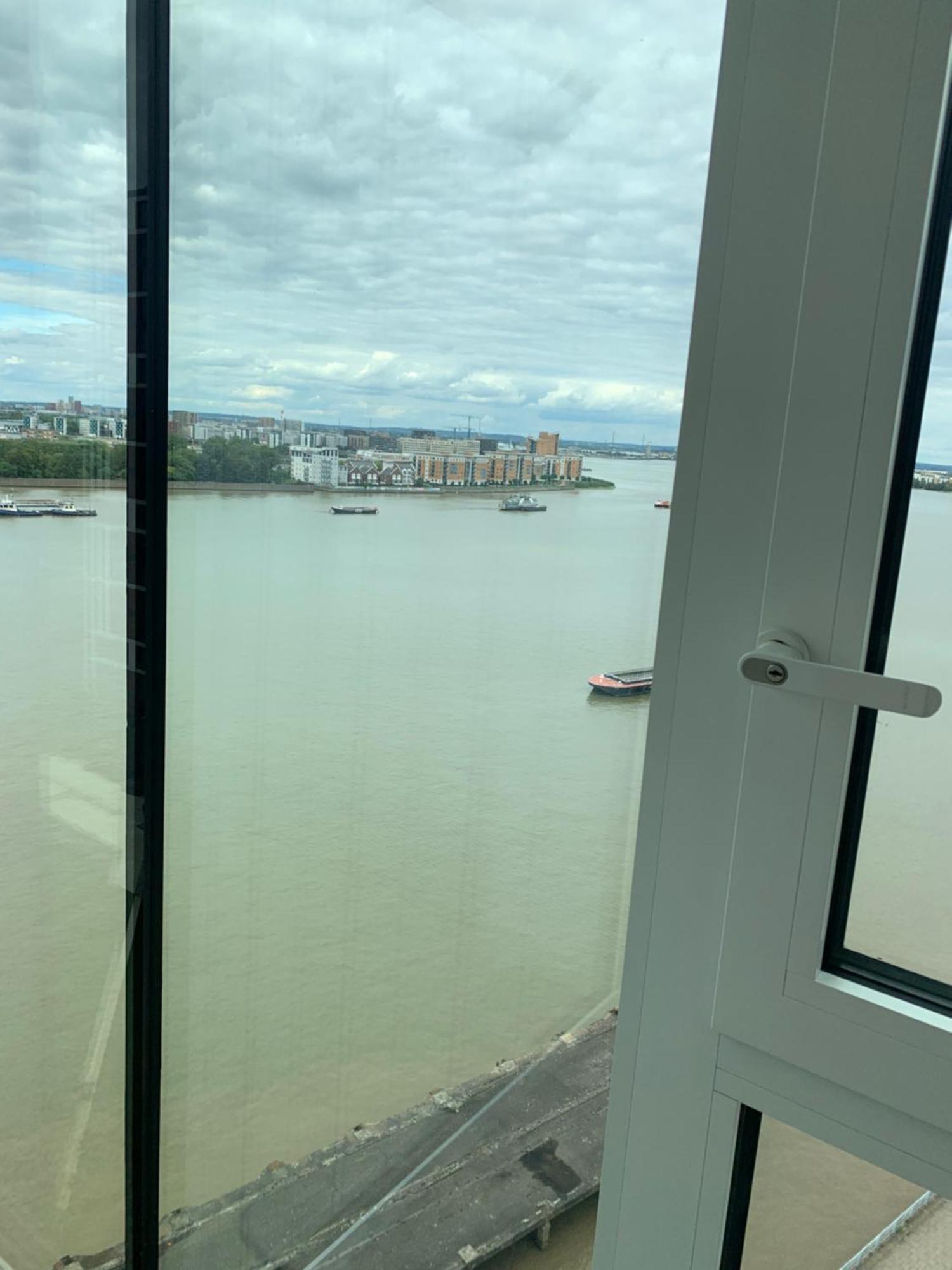 Luxury Riverside Apt With Easy Access To Central London, O2, Excel Centre And Parking Eksteriør billede